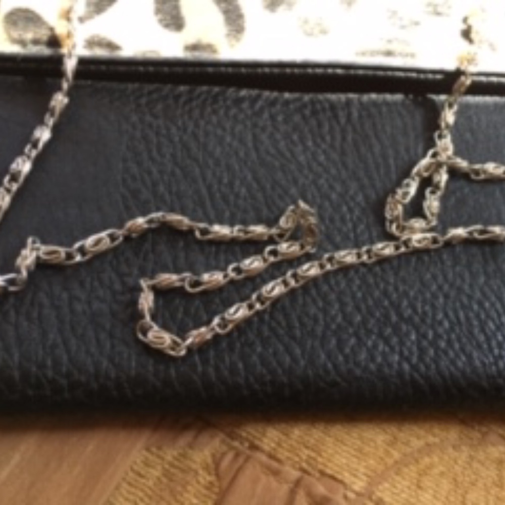 BEAUTIFUL LEOPARD AND BLACK CLUTCH EXCELLENT CONDITION - Picture 2 of 6